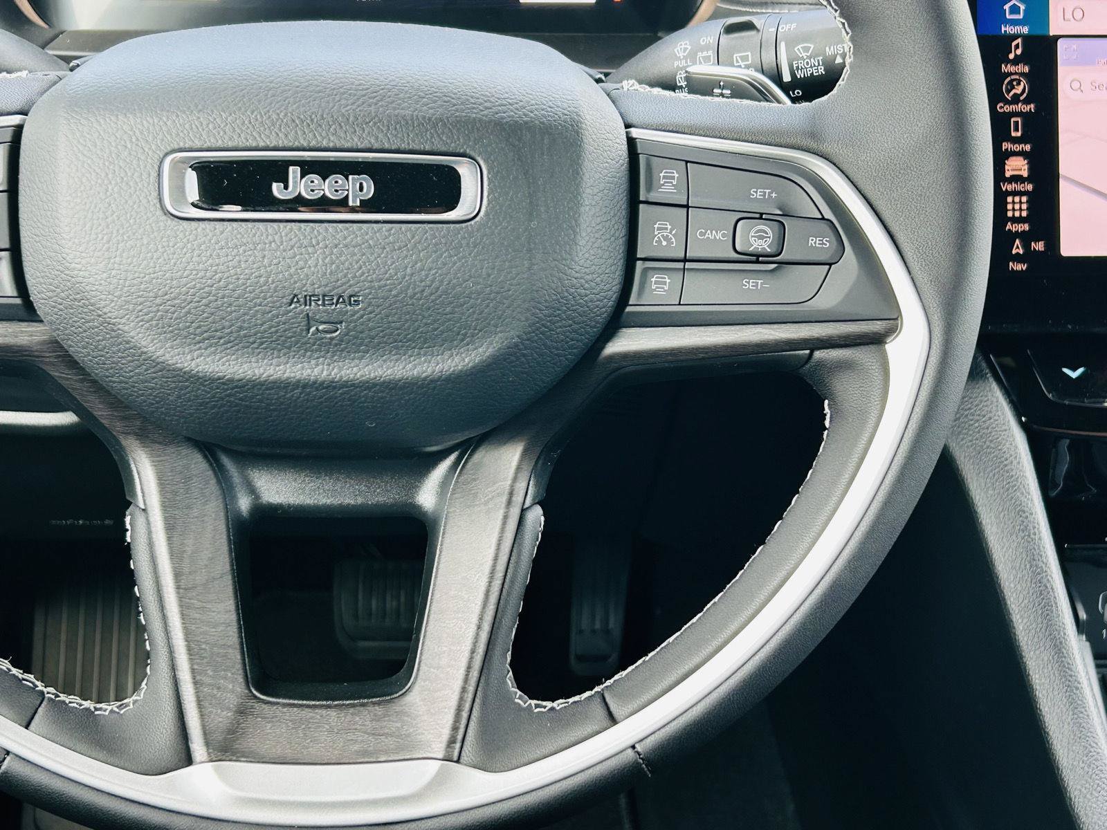 New 2026 Jeep Grand Cherokee Altitude AWD/4WD image 19