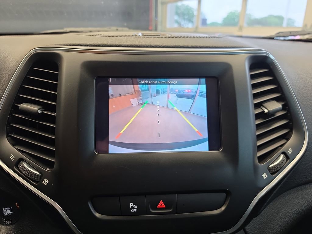 Used 2020 Jeep Cherokee Latitude Plus FWD image 25