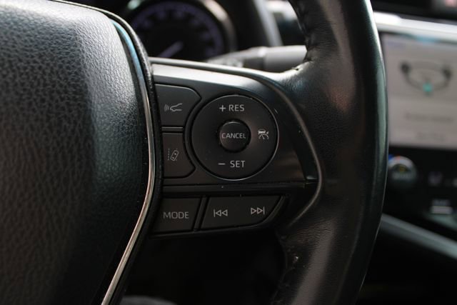 Used 2019 Toyota Camry SE w/ Sunroof Package image 9