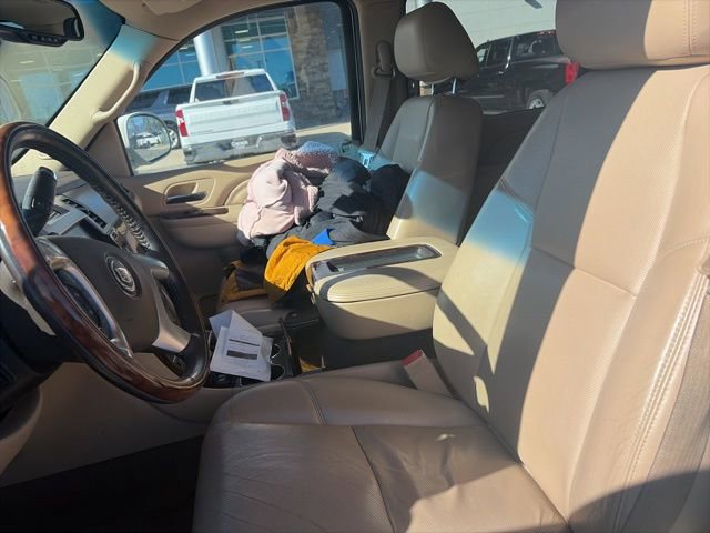 Used 2014 Cadillac Escalade Luxury image 12