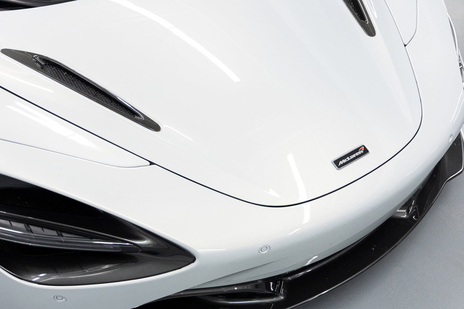 Used 2018 McLaren 720S image 13