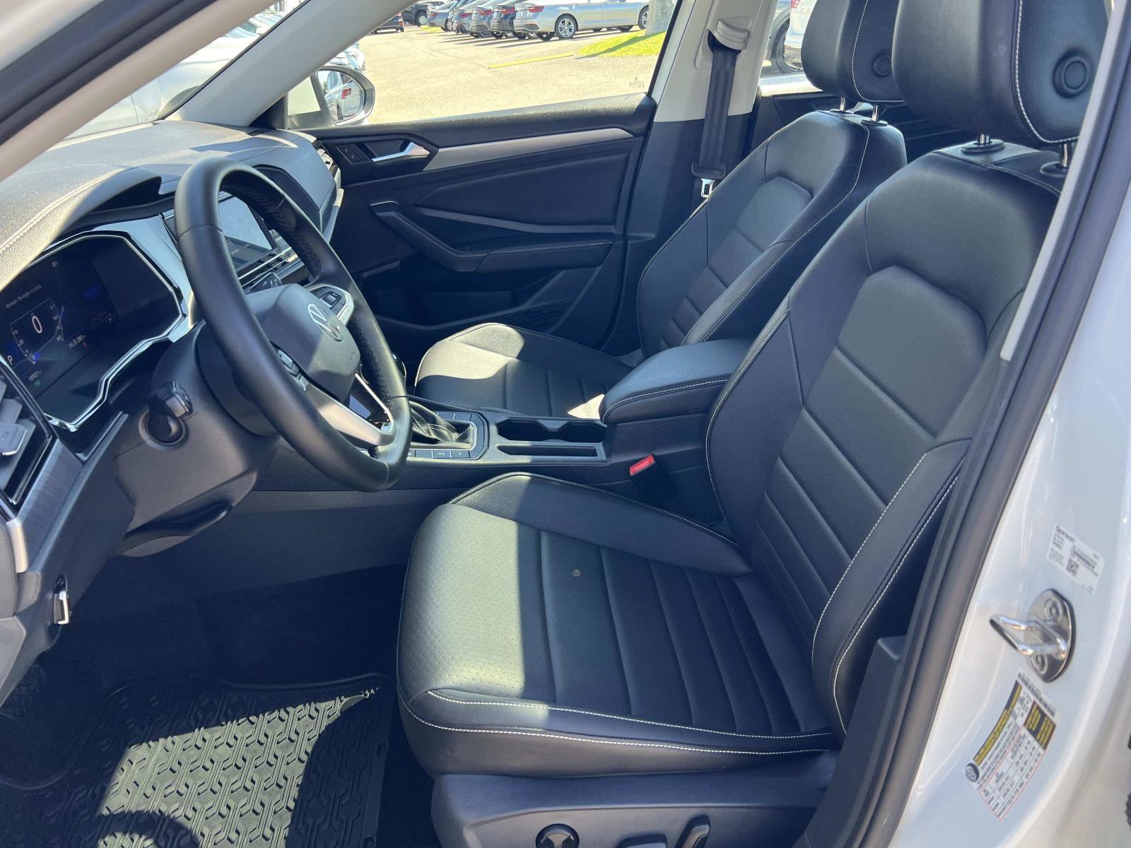 Used 2024 Volkswagen Jetta SE w/ Panoramic Sunroof Package image 18