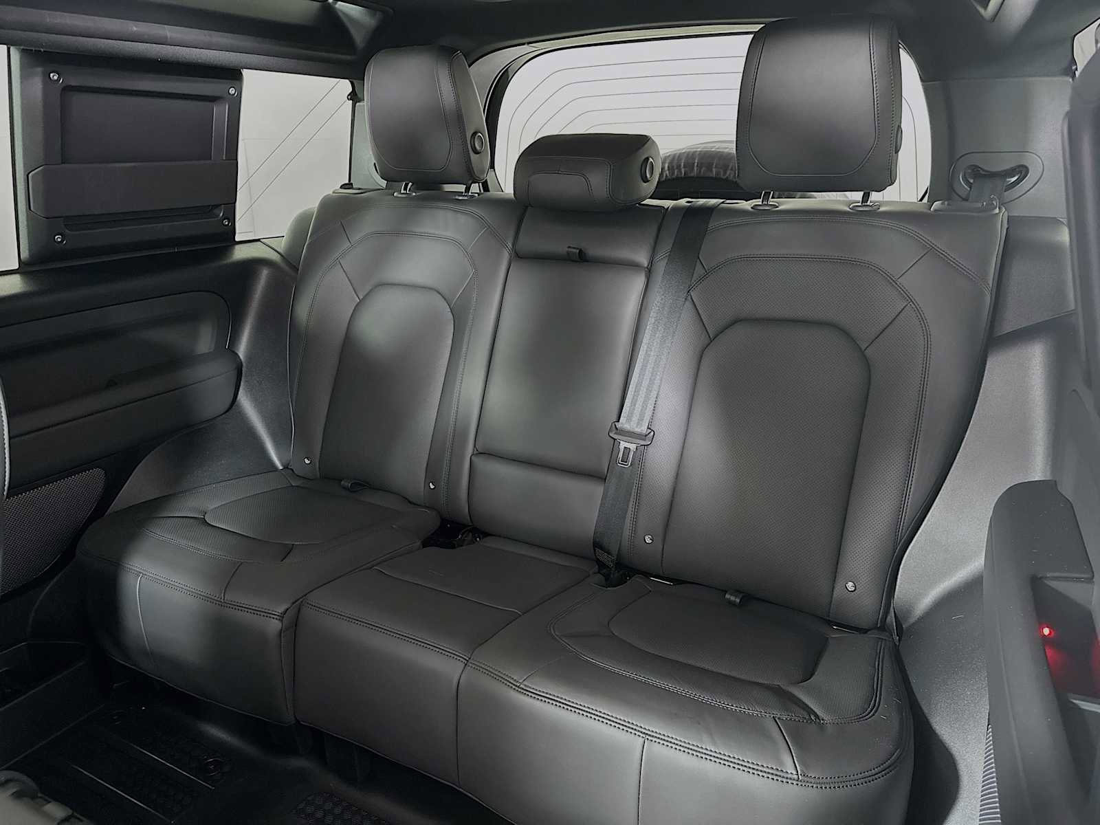 Used 2024 Land Rover Defender 90 Carpathian Edition image 22