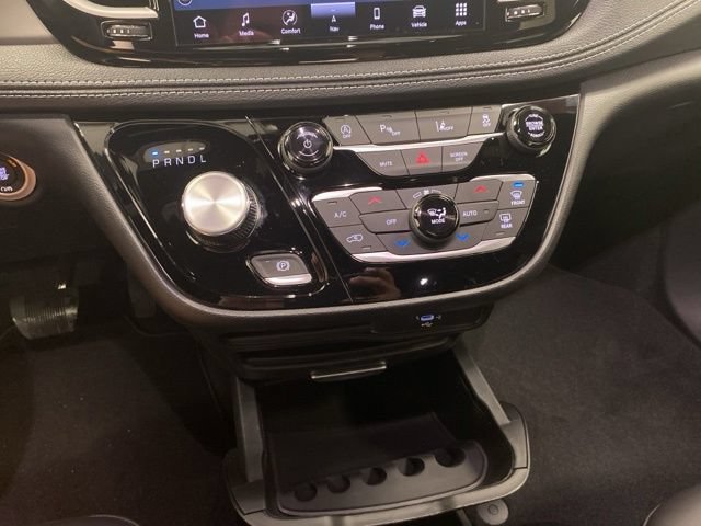 New 2027 Chrysler Pacifica Select FWD image 15