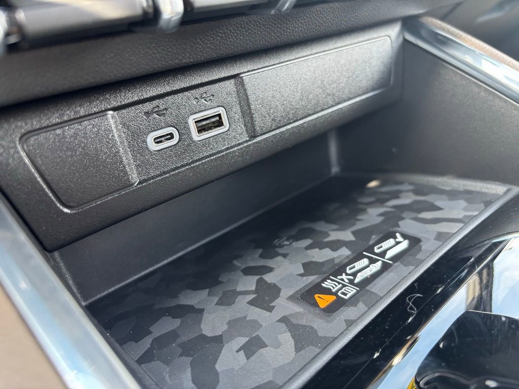 Used 2025 GMC Canyon Denali image 28