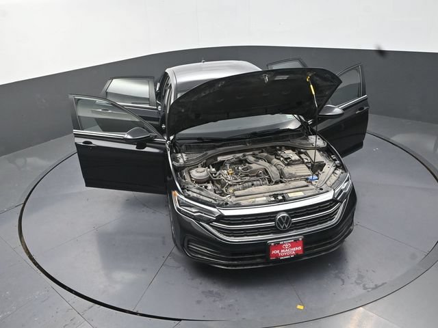 Used 2024 Volkswagen Jetta SE FWD image 40