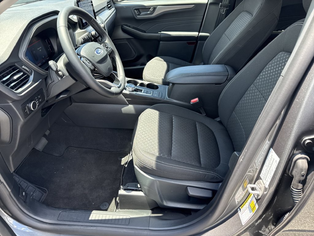 Used 2026 Ford Escape Active w/ Cold Weather Package FWD image 9