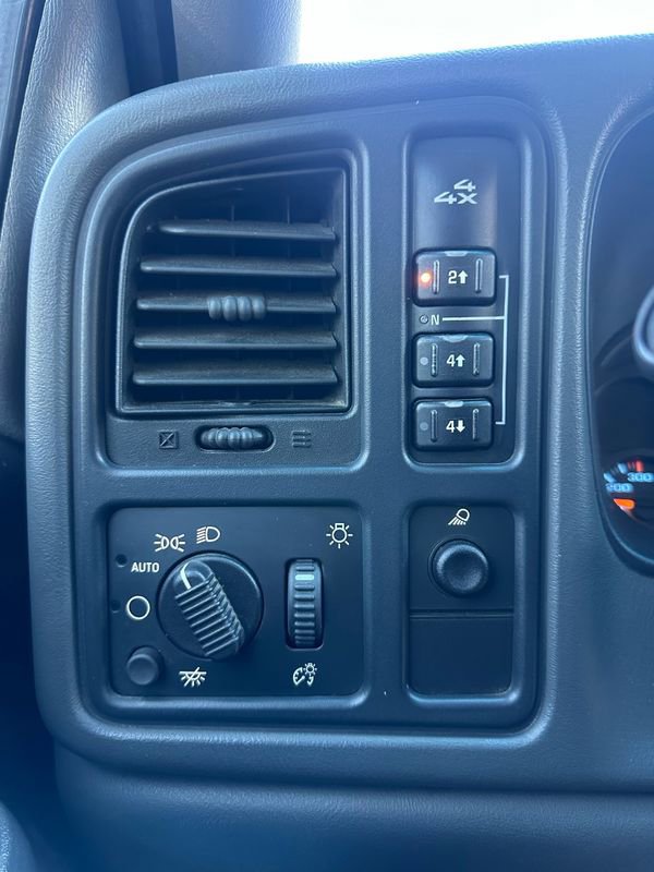 Used 2003 Chevrolet Silverado 2500 LS AWD/4WD image 14