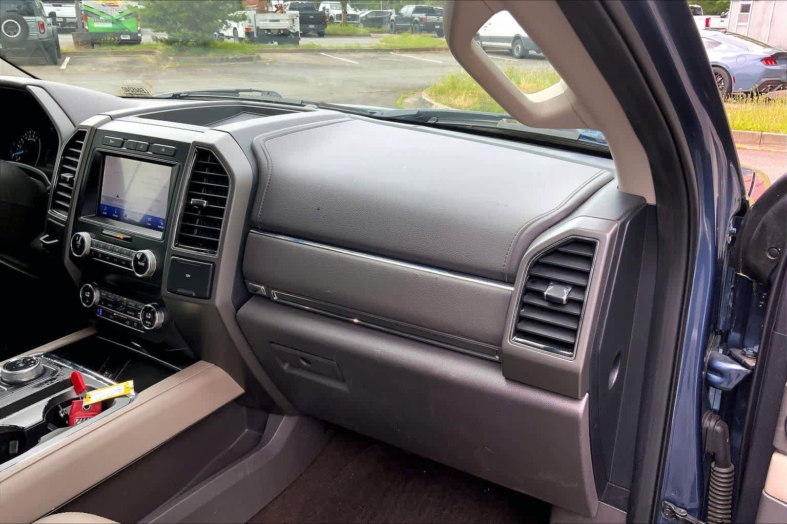 Used 2020 Ford Expedition XLT w/ Equipment Group 202A RWD image 18