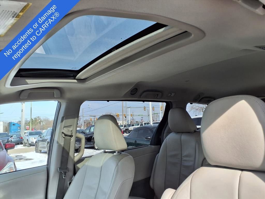 Used 2014 Toyota Sienna L image 19