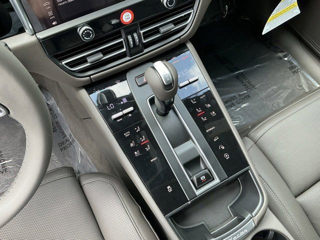 New 2025 Porsche Macan image 24