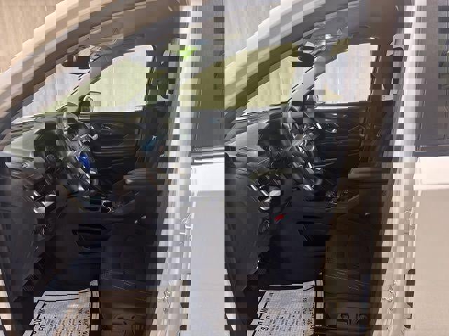 Used 2024 GMC Terrain SLE w/ Driver Convenience Package image 13