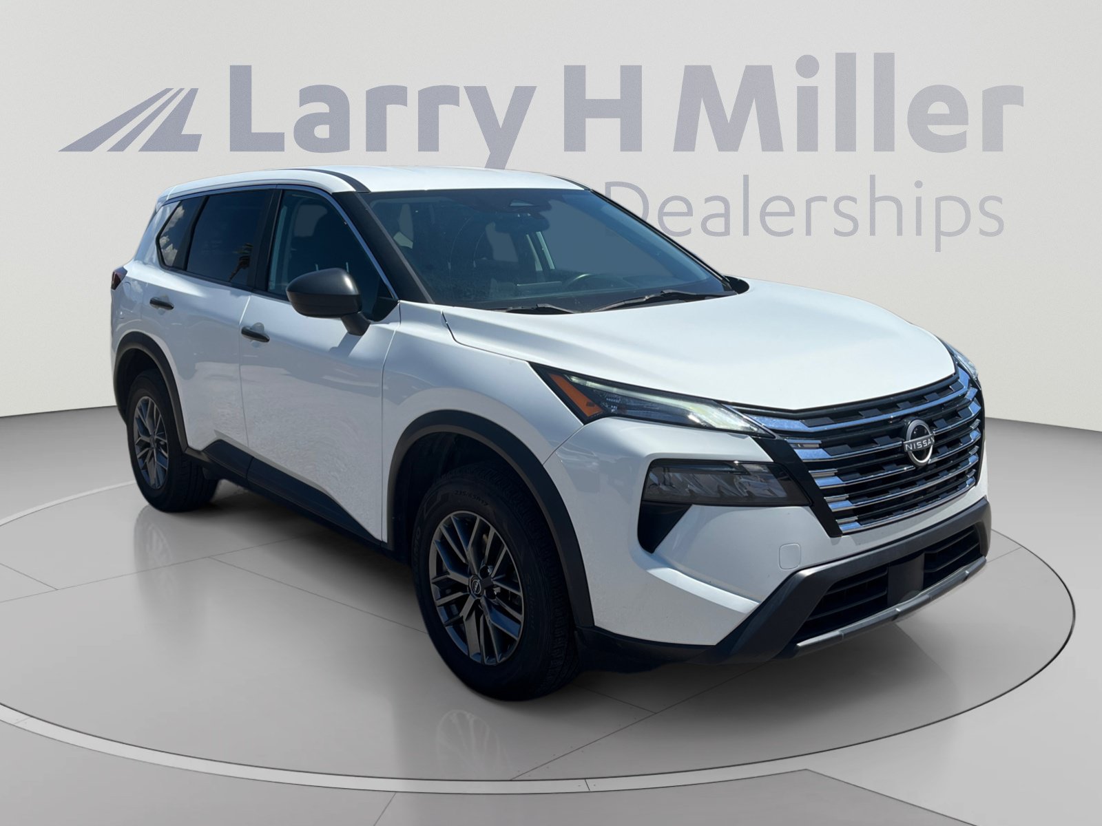 Used 2024 Nissan Rogue S AWD/4WD image 7
