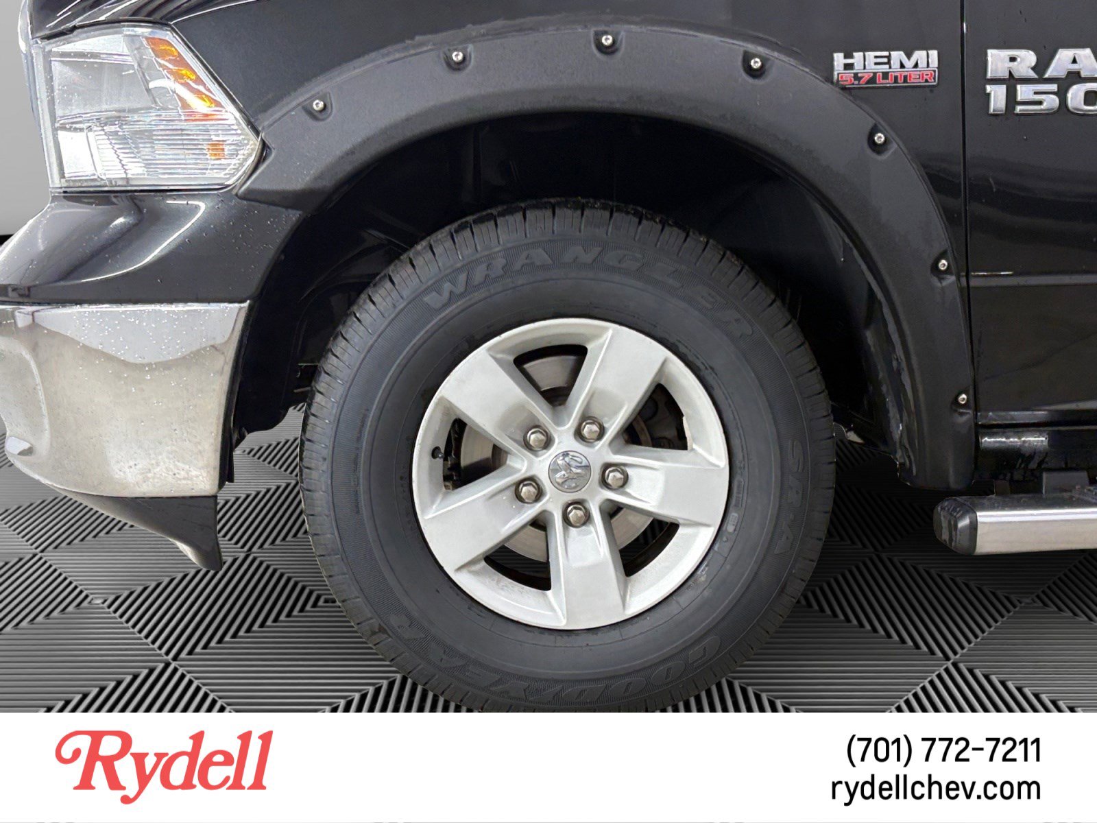 Used 2017 RAM 1500 Classic SLT w/ Protection Group AWD/4WD image 9
