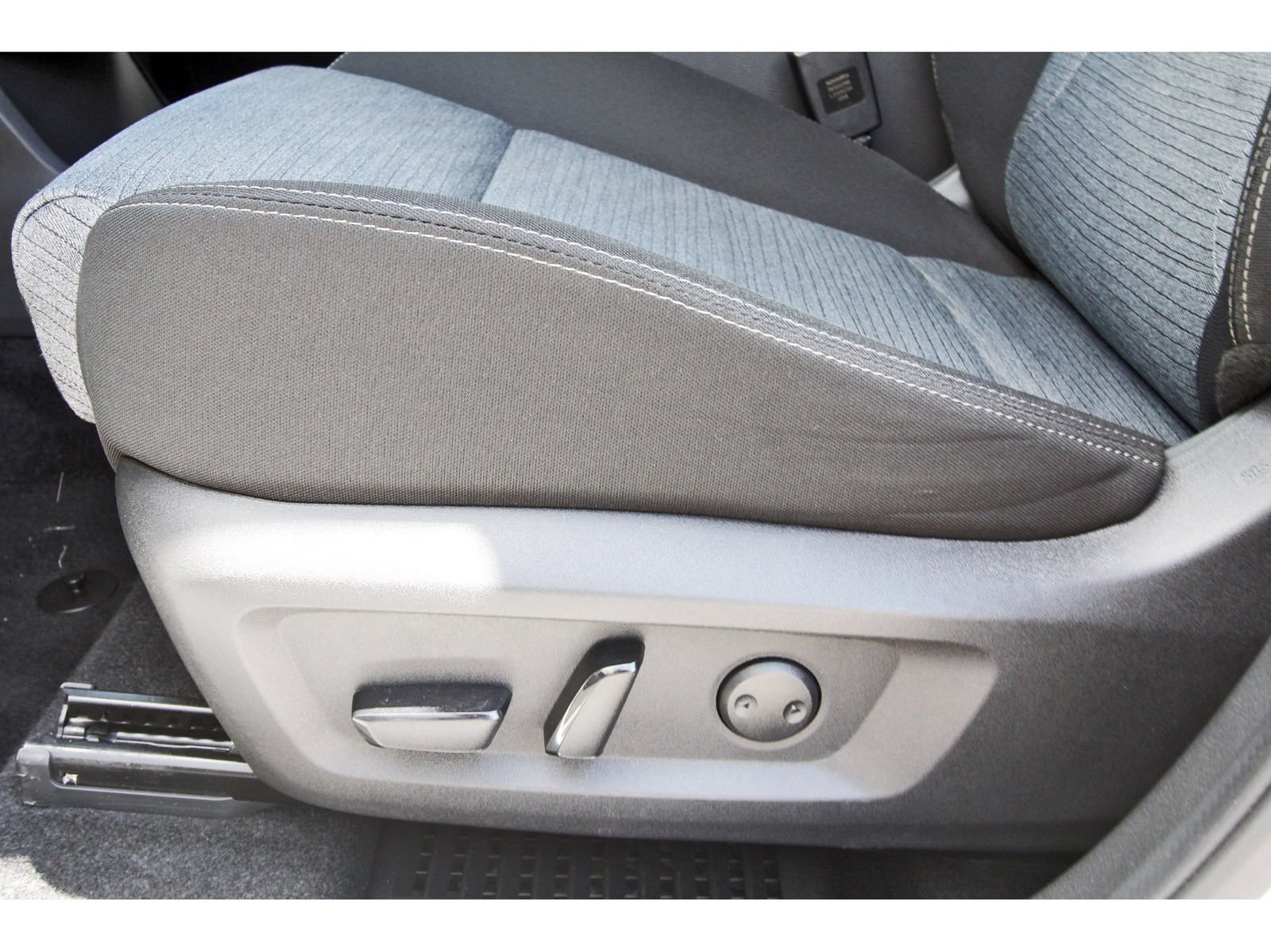 Used 2023 Nissan Rogue SV FWD image 28