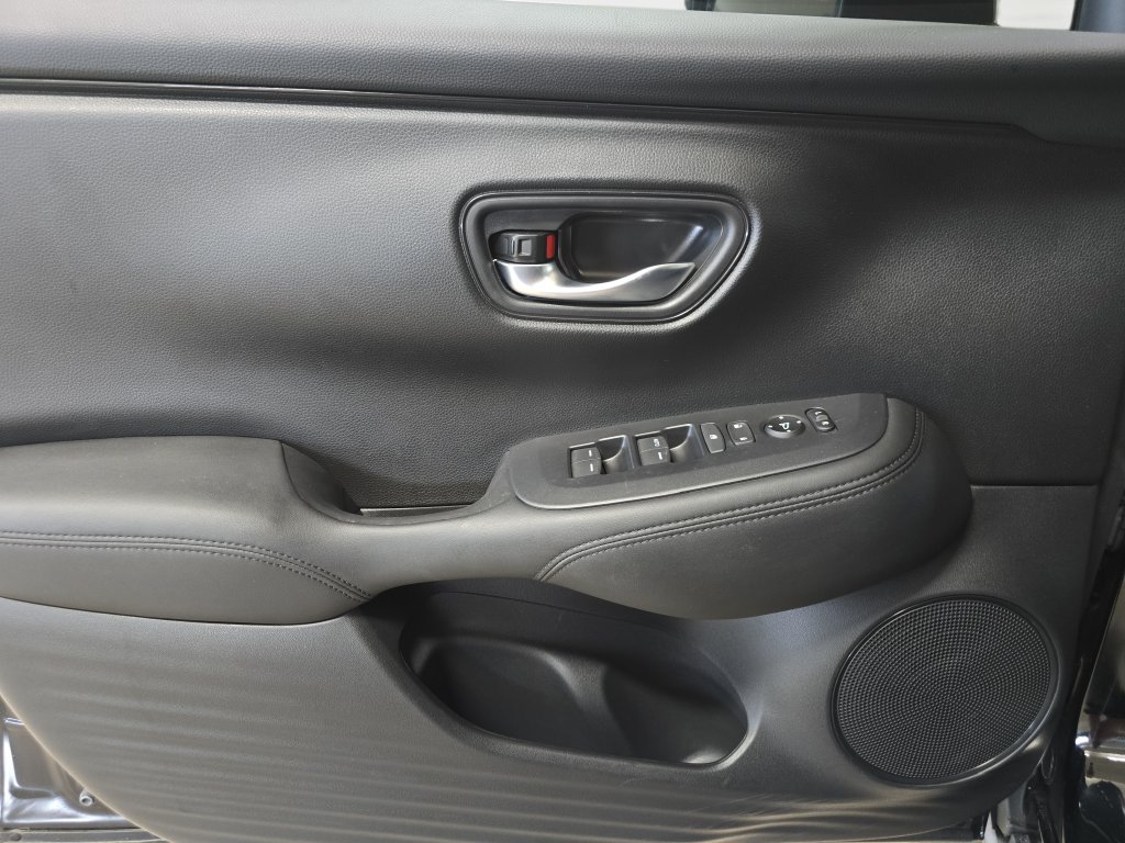 Used 2025 Honda HR-V LX image 27