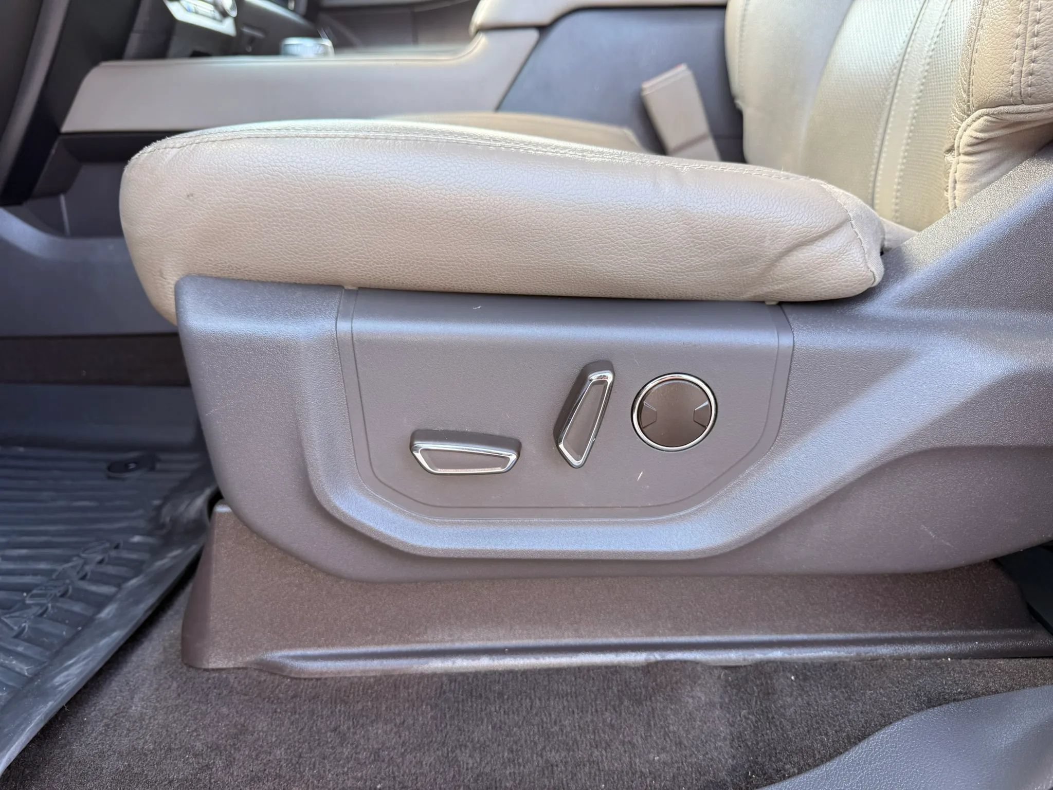 Used 2020 Ford Expedition Max Limited RWD image 42
