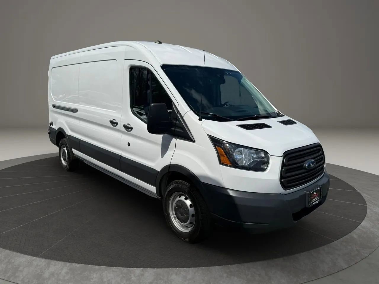Used 2018 Ford Transit 250 148 Medium Roof RWD image 5