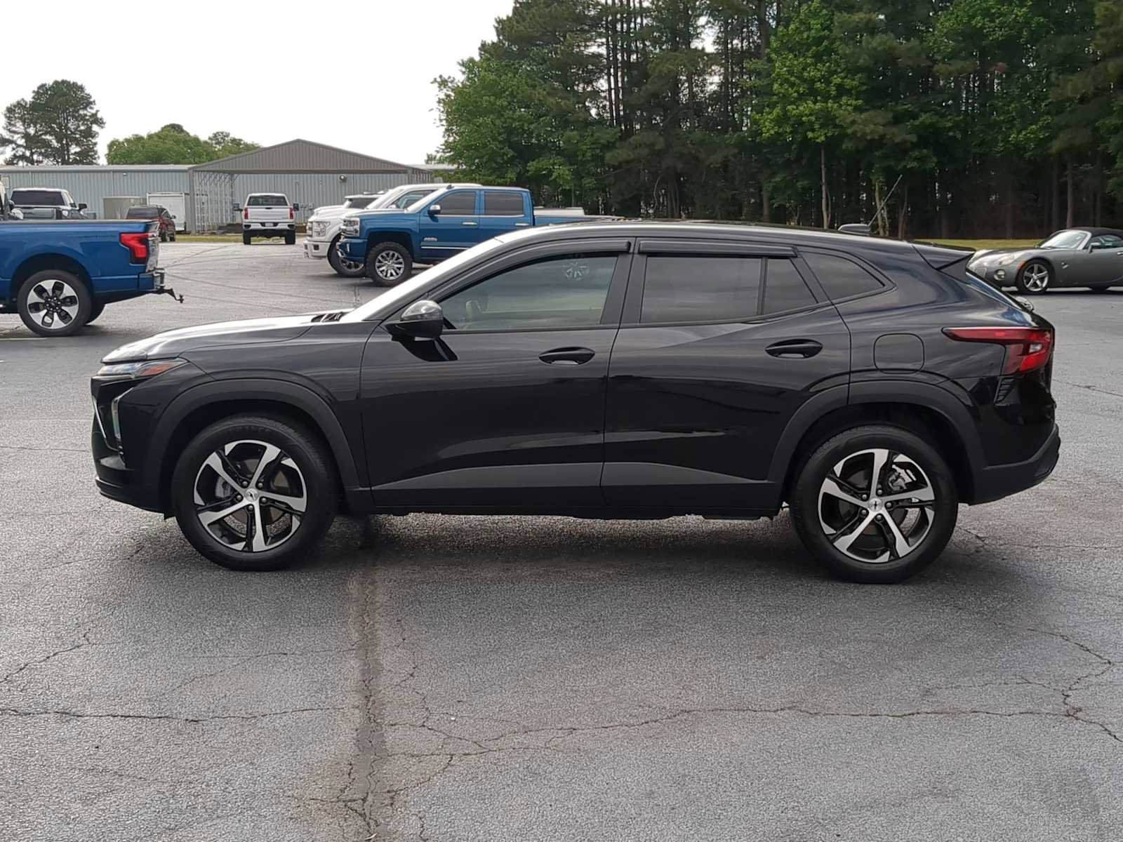 Used 2025 Chevrolet Trax RS w/ Sunroof Package FWD image 5