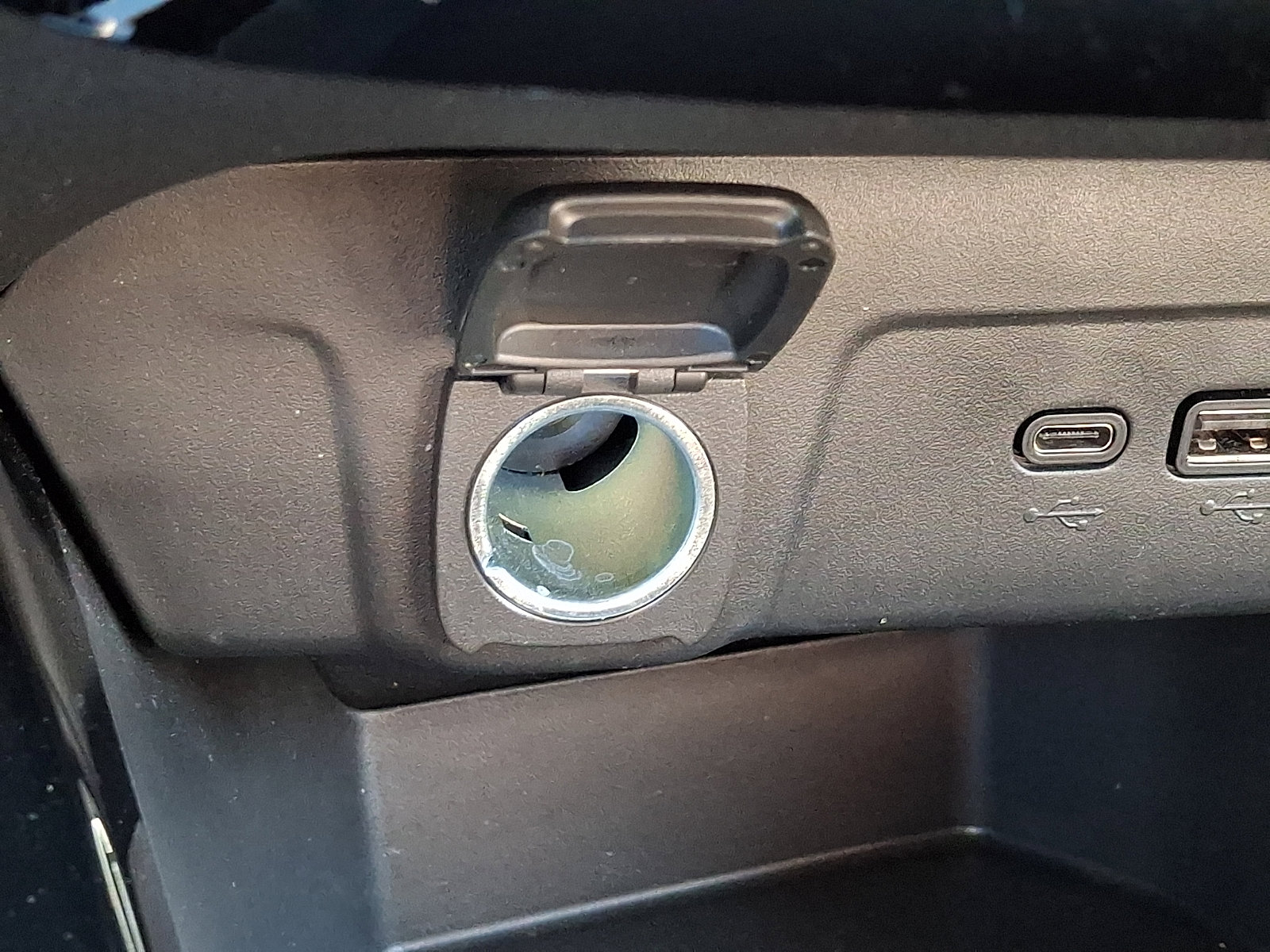 Certified 2024 Chevrolet Trax RS w/ Driver Confidence Package image 25