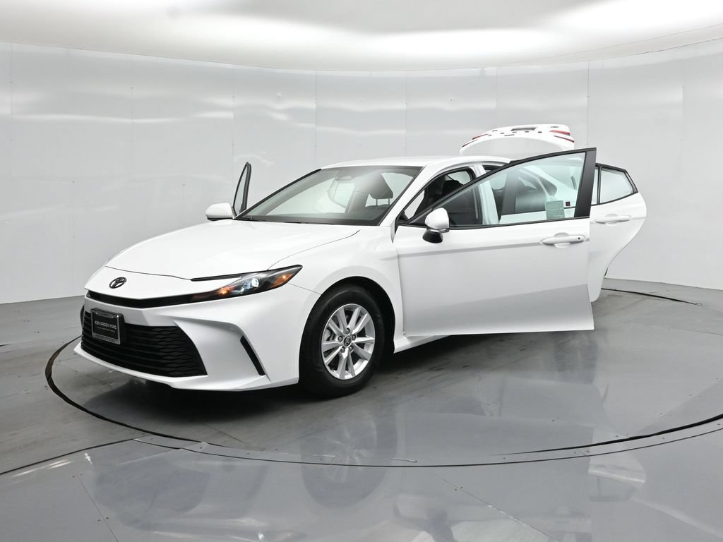 Used 2025 Toyota Camry LE FWD image 26