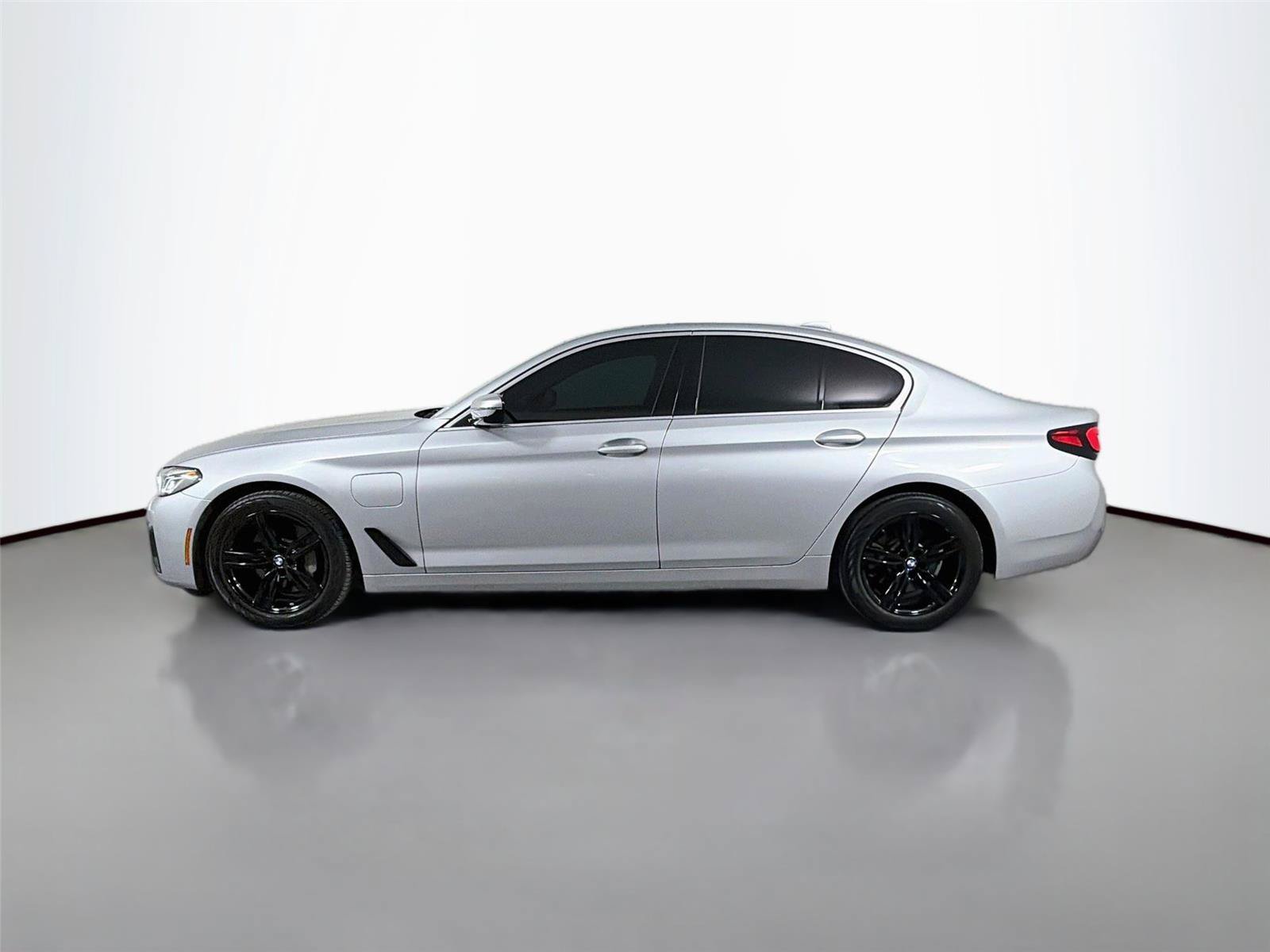Used 2021 BMW 530e w/ Convenience Package RWD image 8
