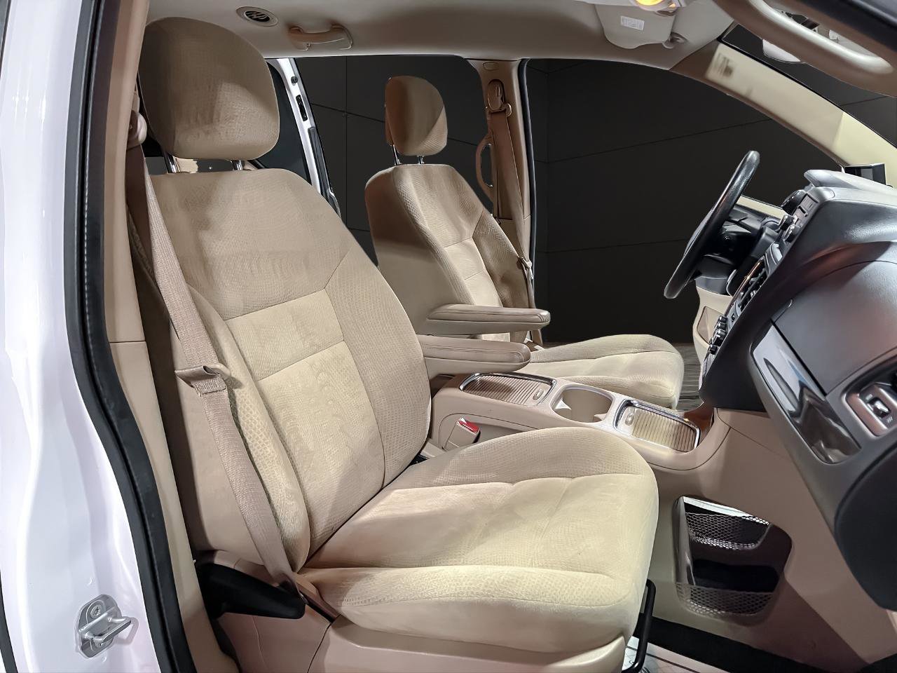 Used 2016 Dodge Grand Caravan SXT image 17