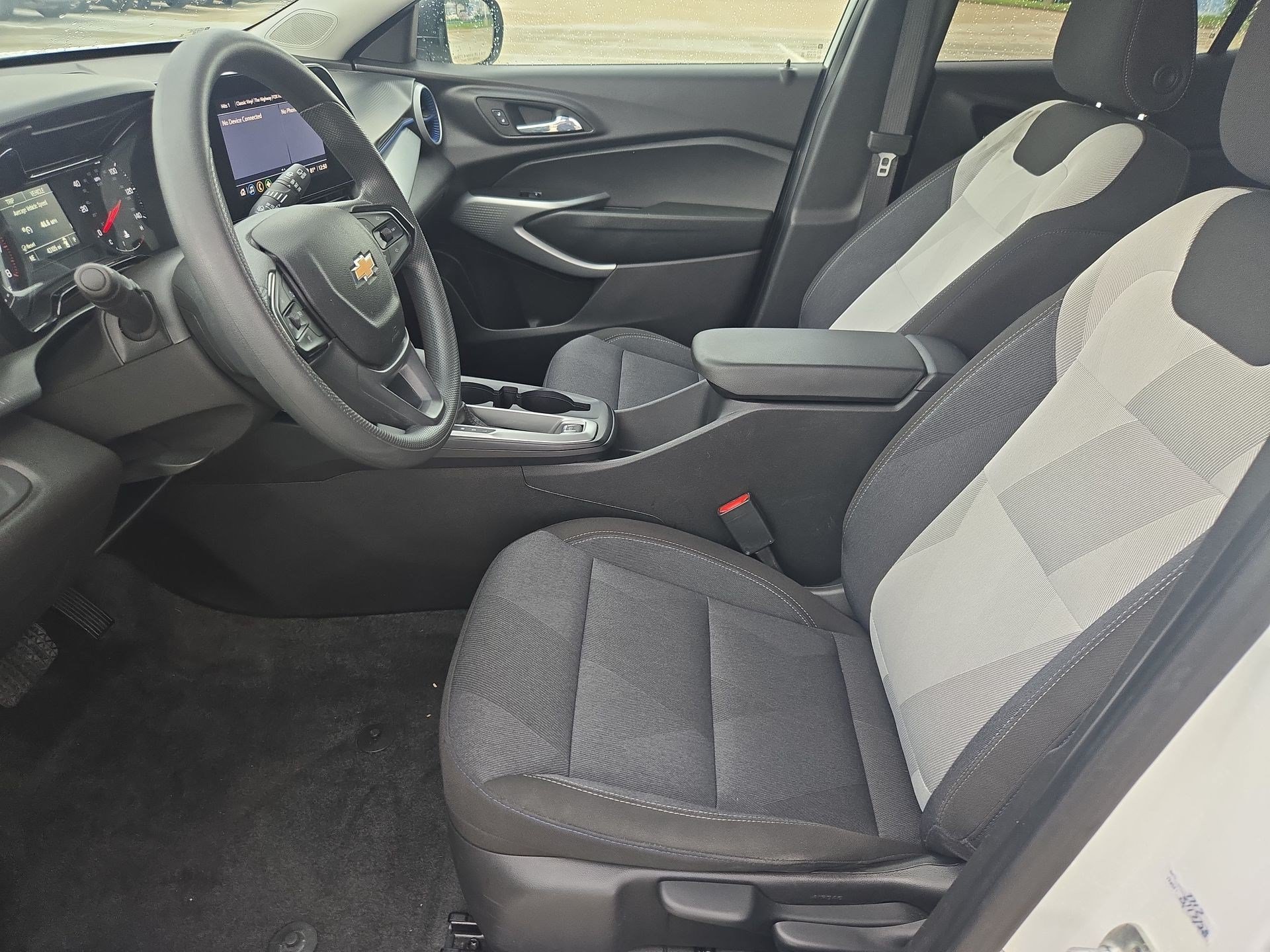 Used 2025 Chevrolet Trax LS FWD image 13