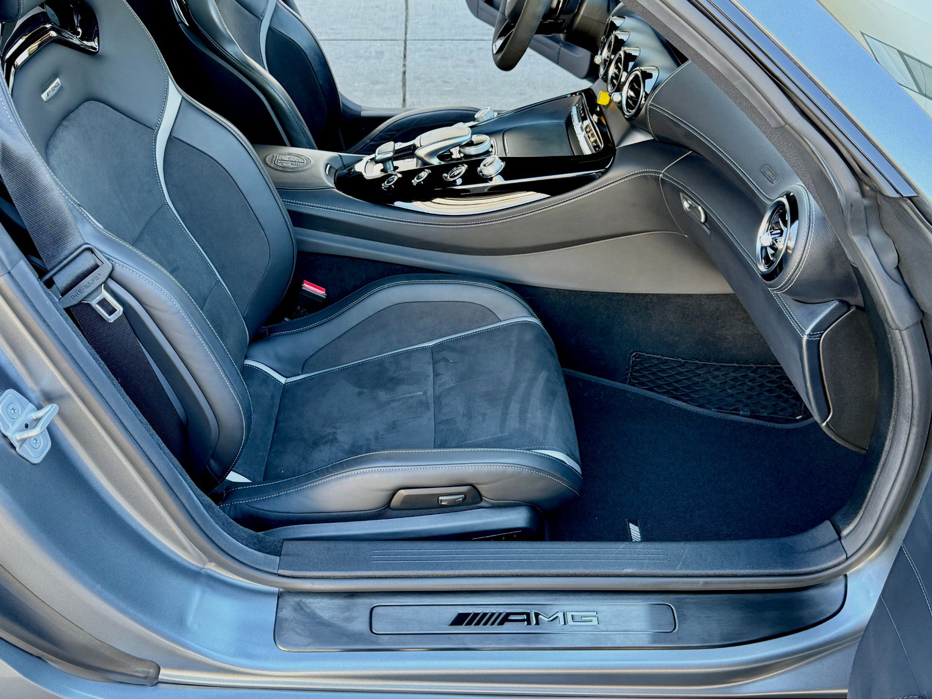 Used 2018 Mercedes-Benz AMG GT R image 52