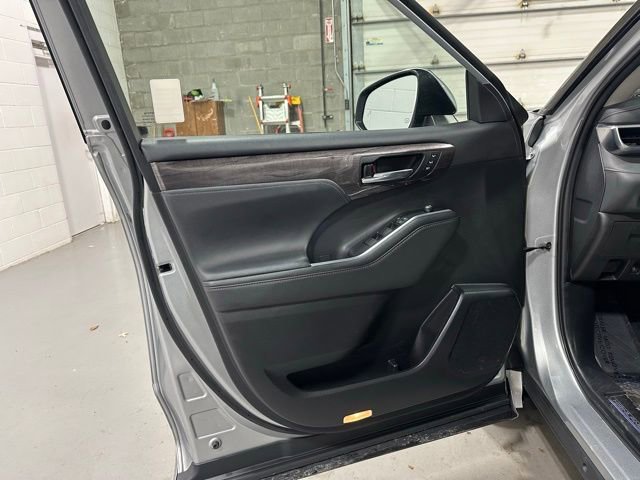 Used 2021 Toyota Highlander Platinum image 13