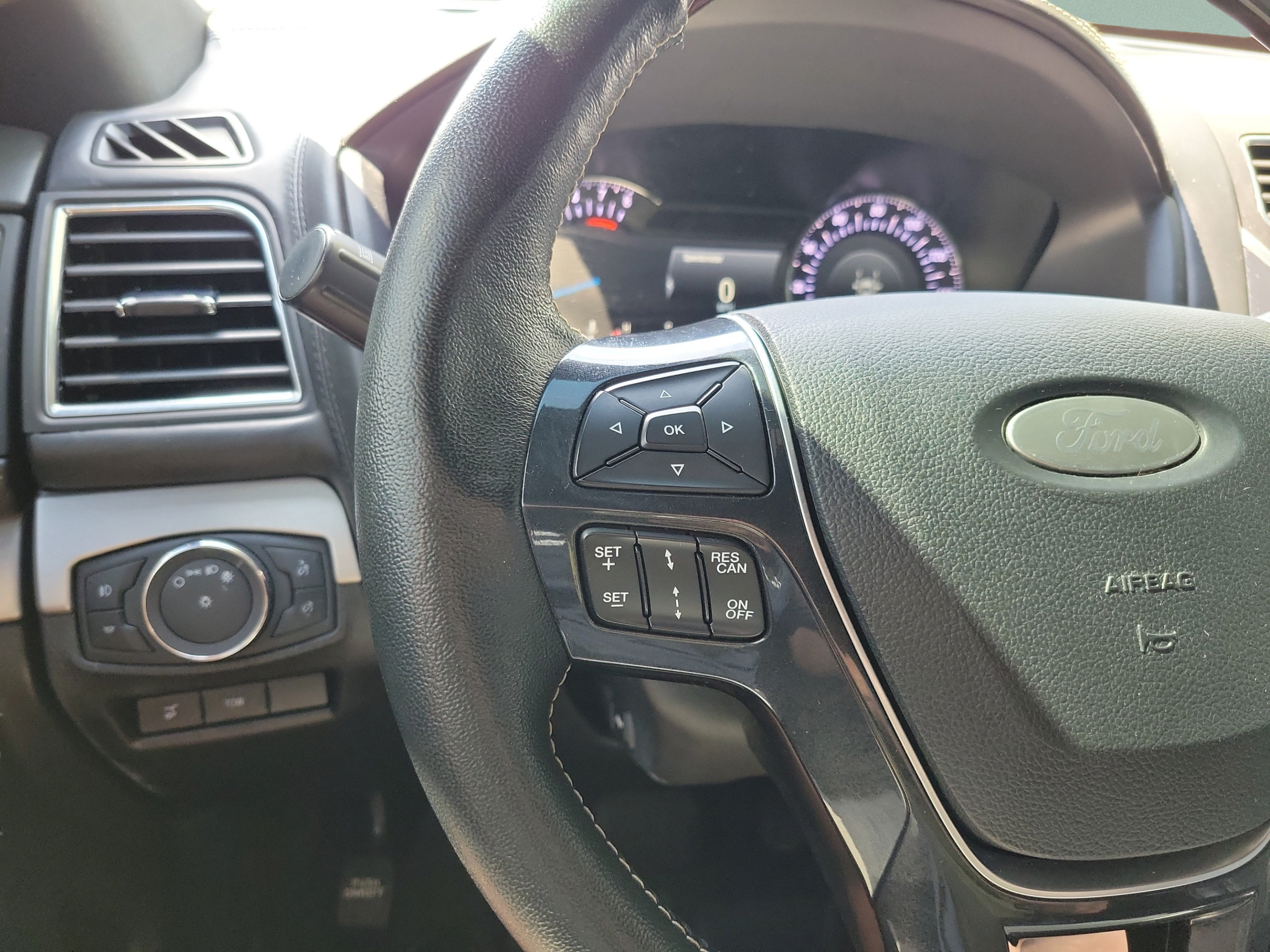 Used 2019 Ford Explorer Platinum AWD/4WD image 23
