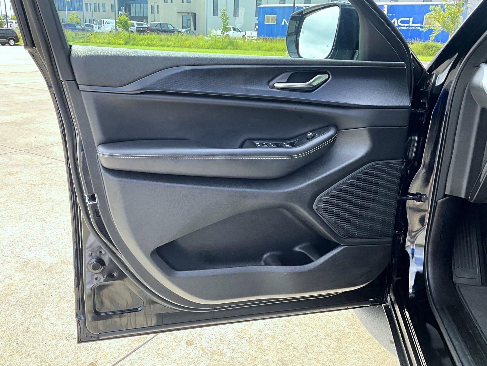 Used 2024 Jeep Grand Cherokee Altitude image 10