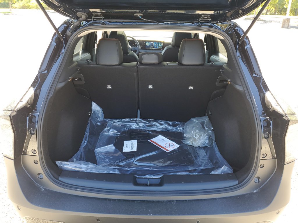 New 2027 Nissan Kicks SR w/ SR Premium Package FWD image 8
