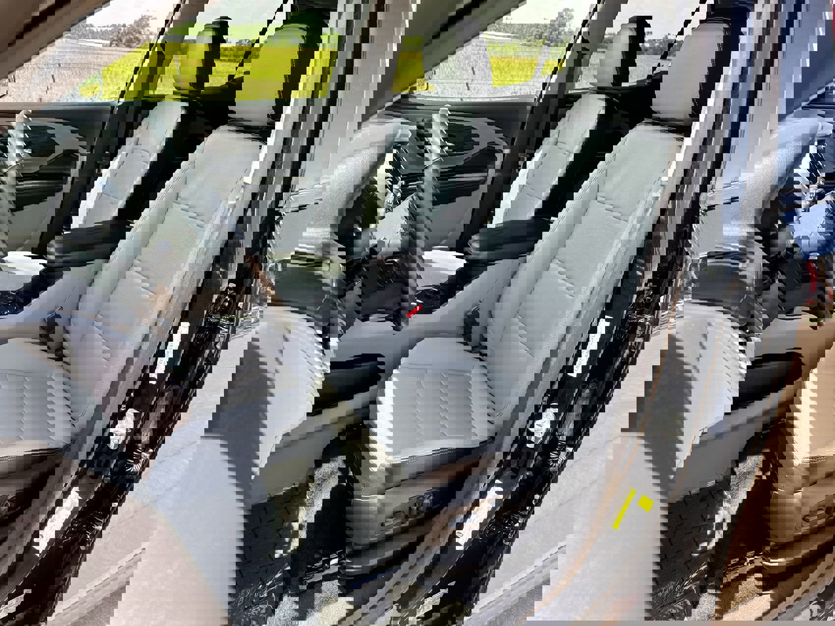 Used 2023 GMC Terrain SLT image 11