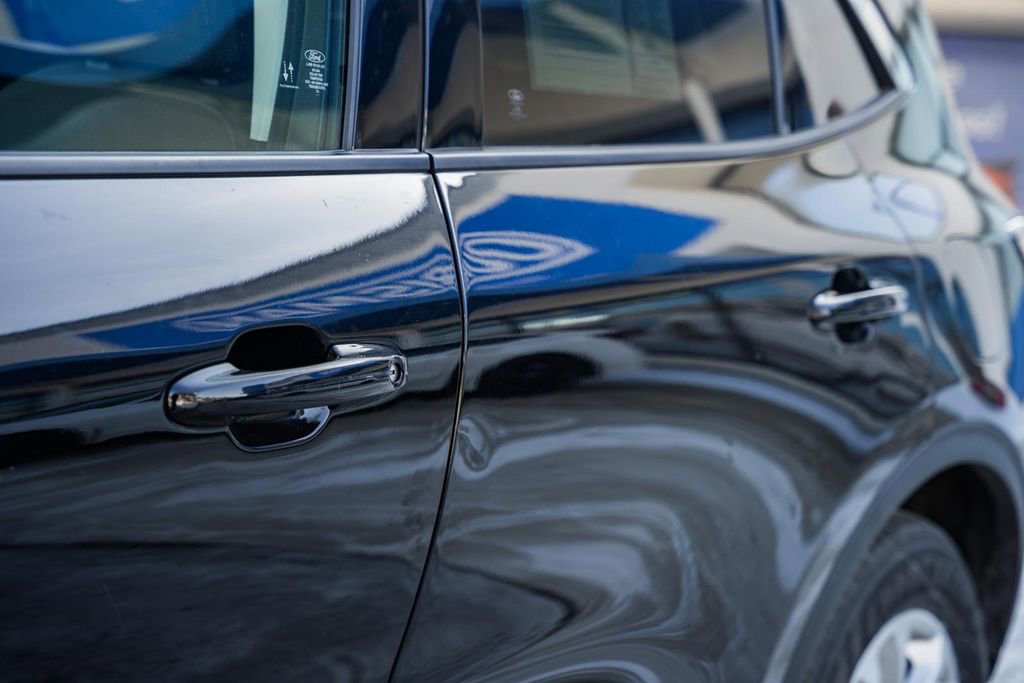 Used 2021 Ford Escape SE image 13