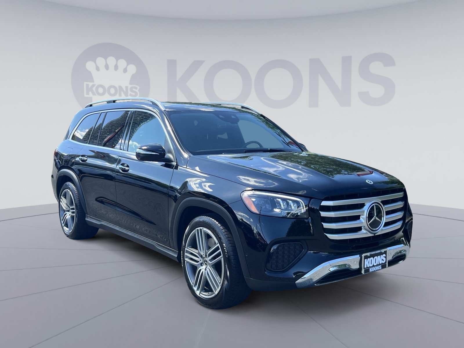 Used 2025 Mercedes-Benz GLS 450 4MATIC image 2