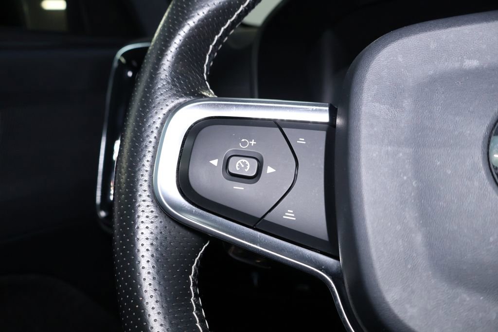 Used 2019 Volvo XC40 T5 R-Design image 21