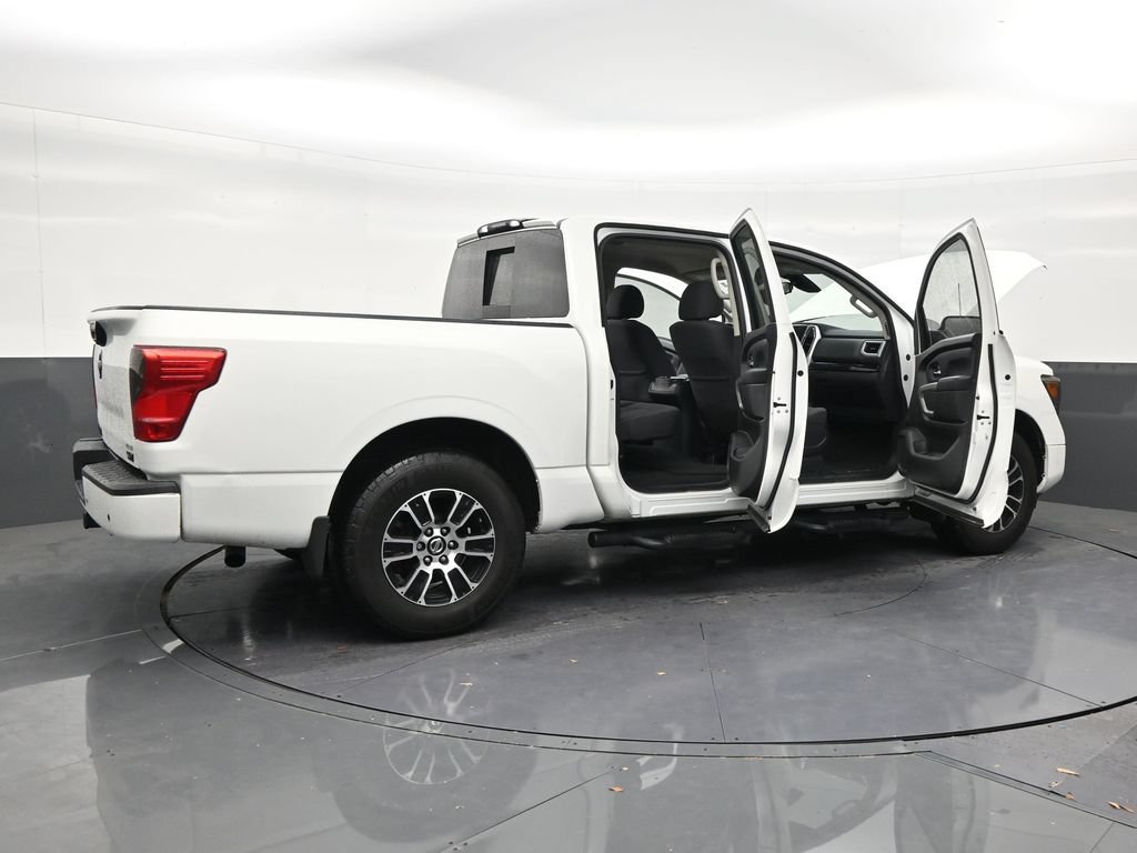 Used 2021 Nissan Titan SV w/ SV Convenience Package RWD image 27