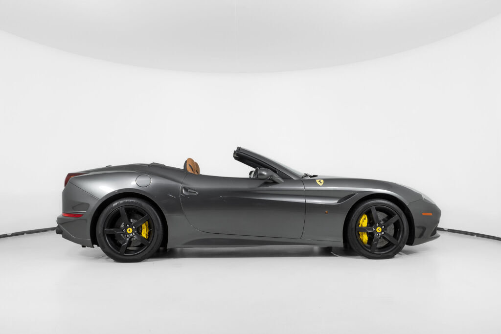 Used 2016 Ferrari California T RWD image 10