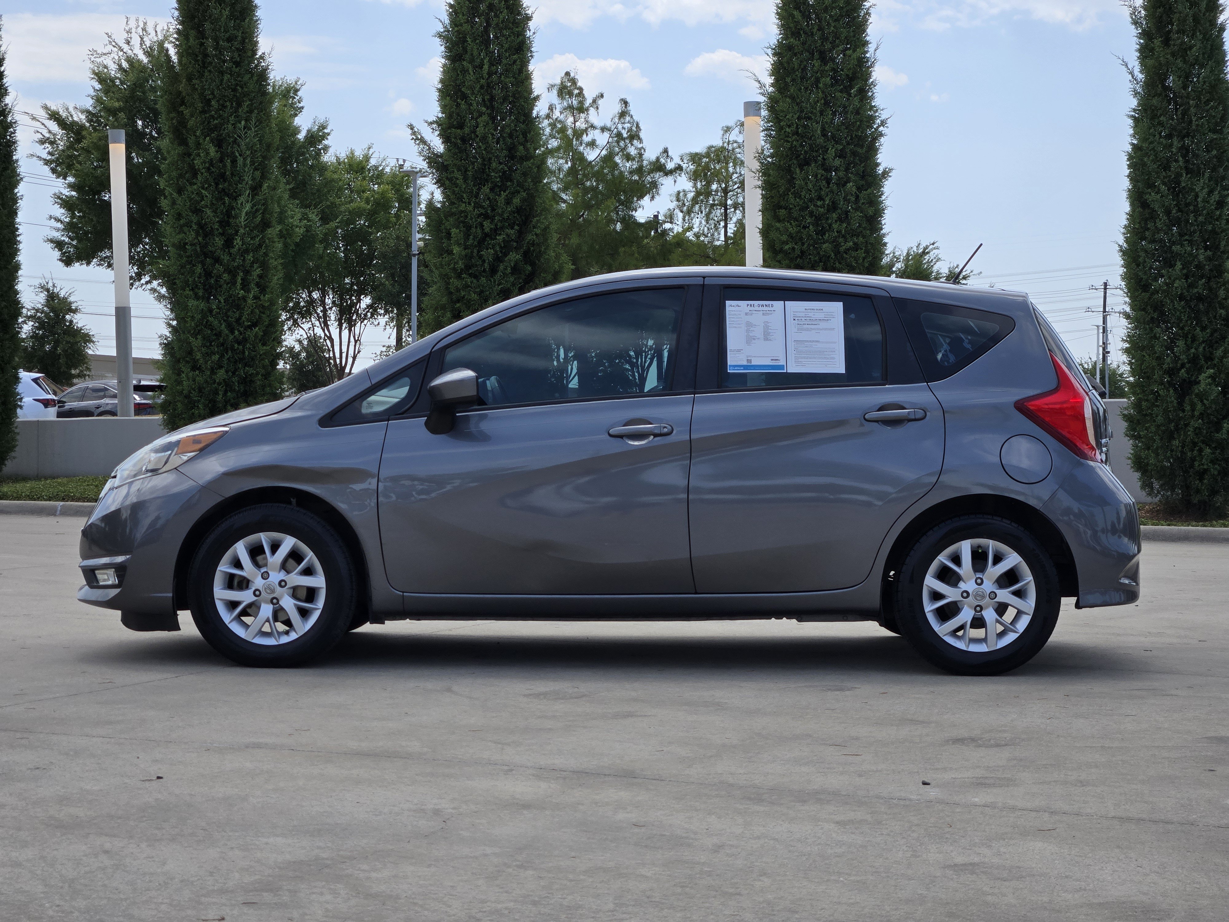 Used 2017 Nissan Versa Note SV w/ SV Appearance Package FWD image 2