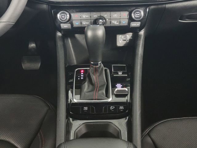 Used 2025 Jeep Compass Trailhawk w/ Trailhawk Elite Group image 23