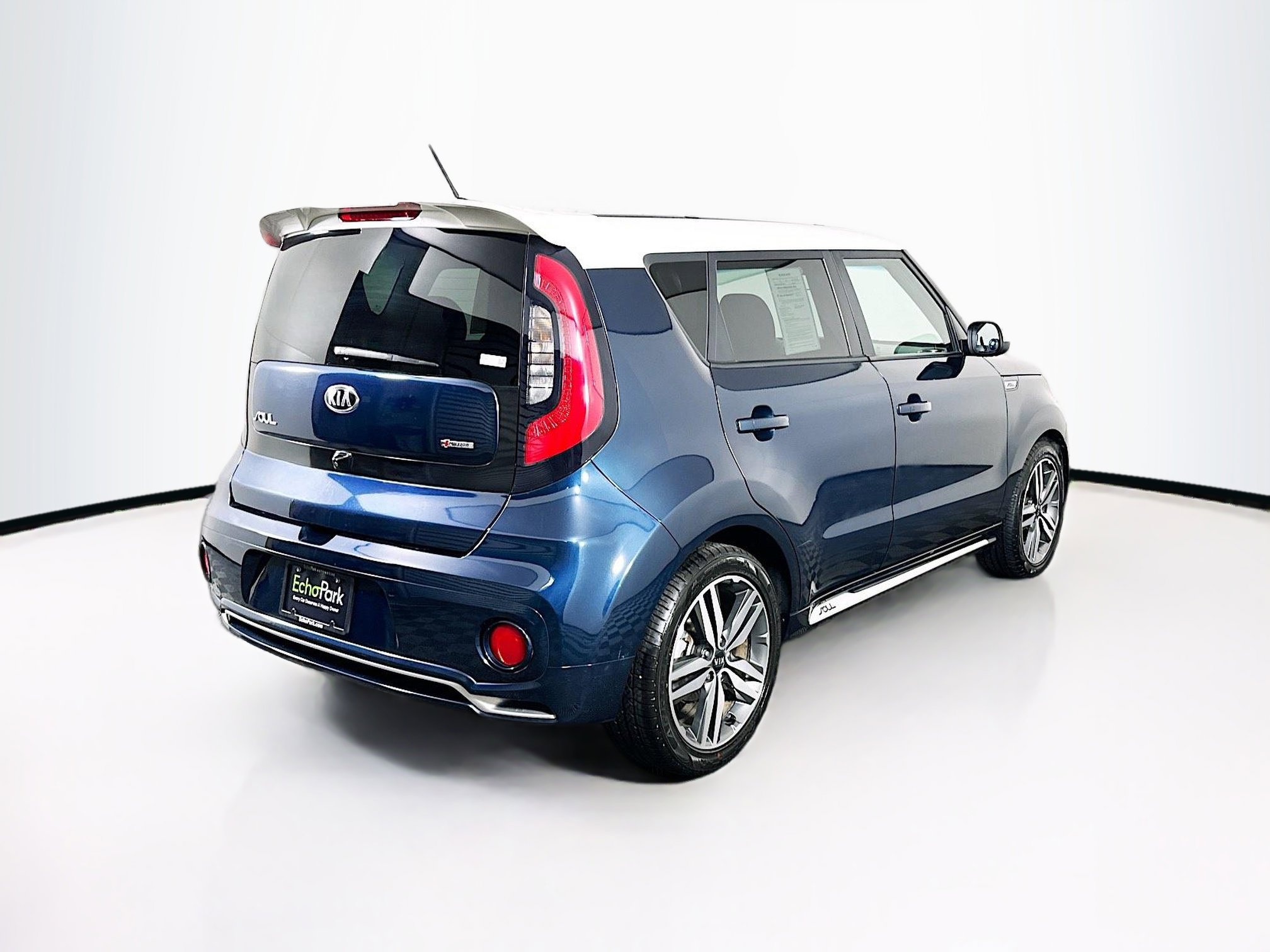 Used 2018 Kia Soul + image 9