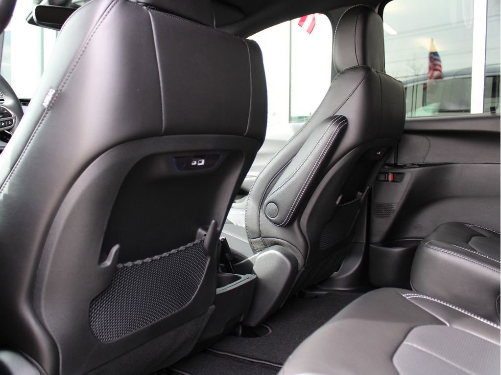 New 2026 Chrysler Pacifica Select image 32