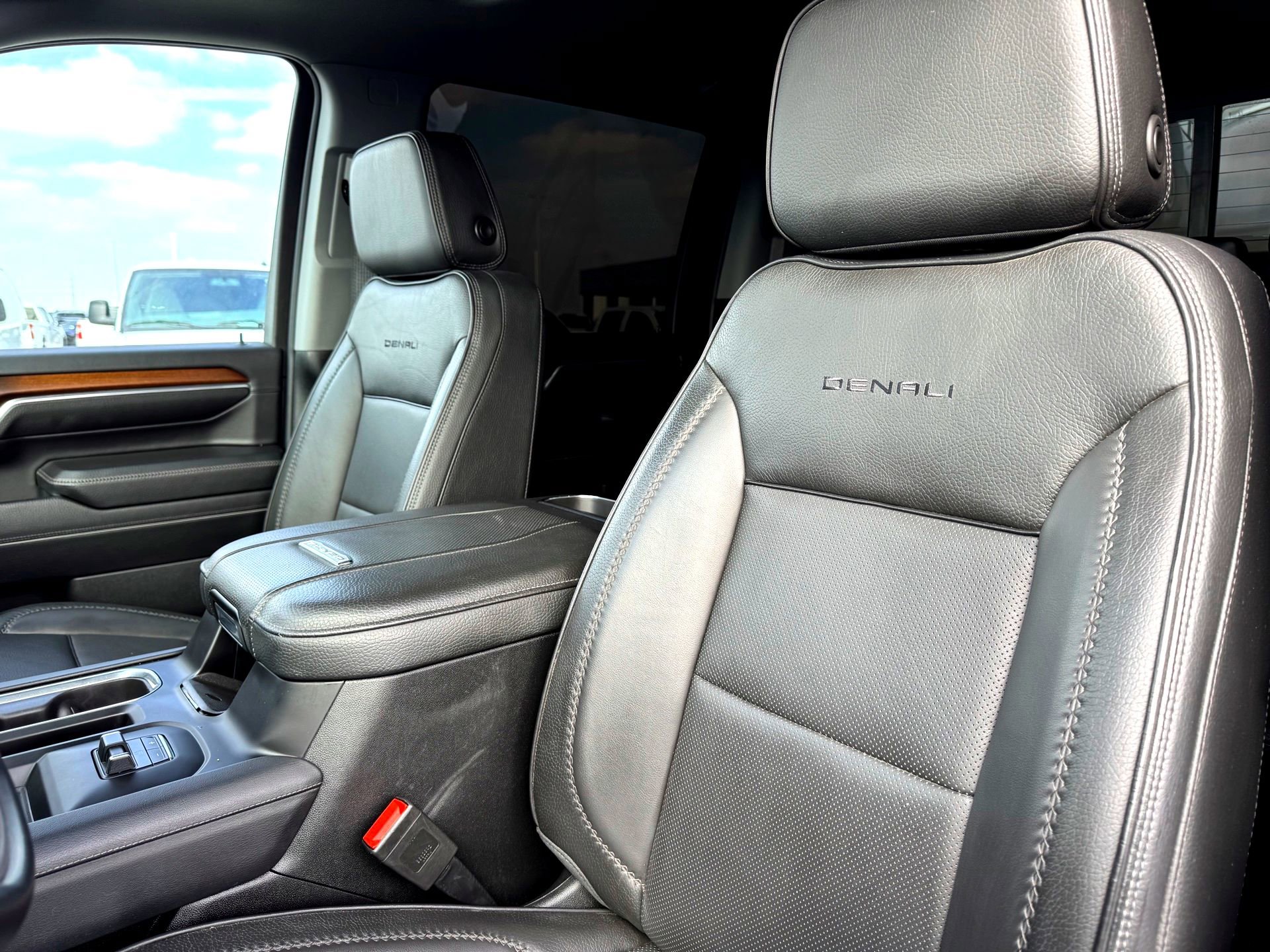 Used 2024 GMC Sierra 3500 Denali w/ Denali Reserve Package image 13