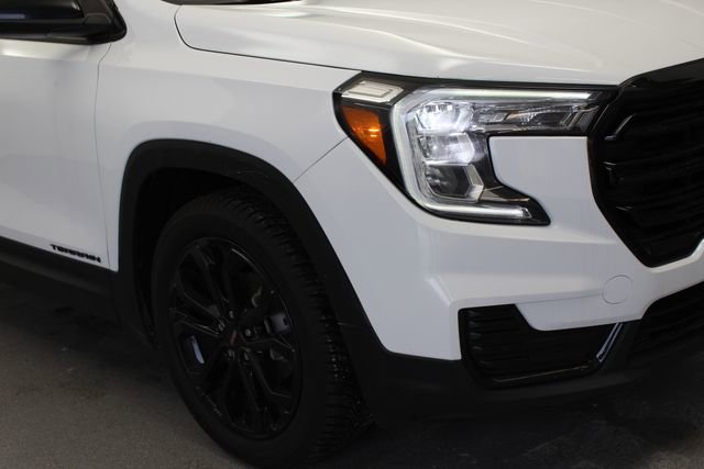 Used 2022 GMC Terrain SLE w/ Driver Convenience Package image 4
