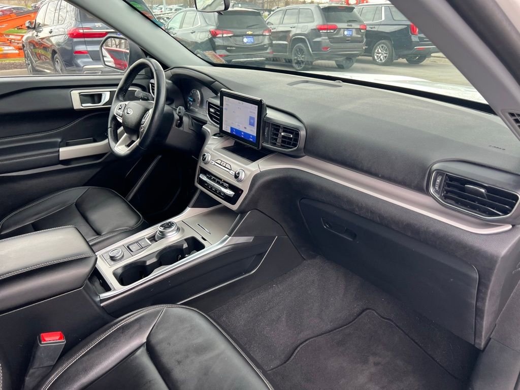 Used 2023 Ford Explorer XLT w/ Equipment Group 202A image 33