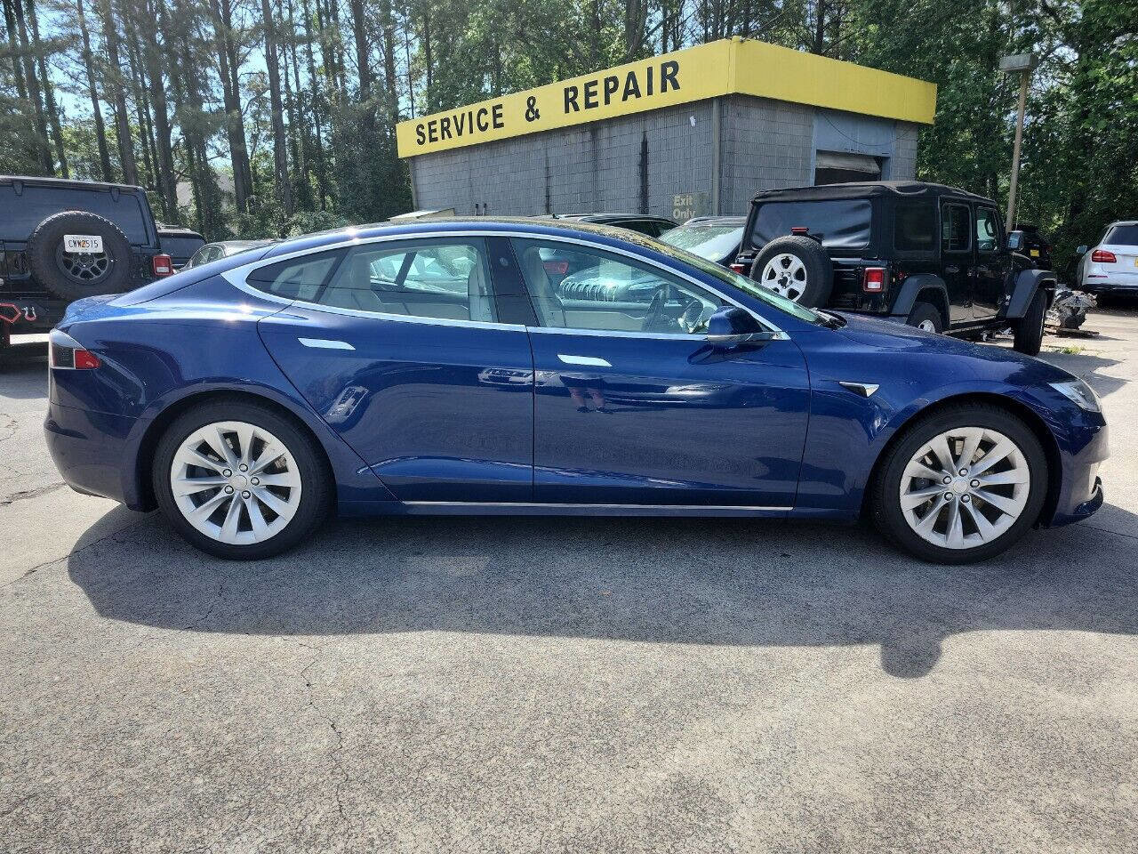 Used 2017 Tesla Model S 60 RWD image 5