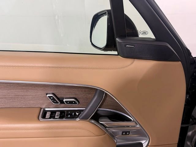 Certified 2025 Land Rover Range Rover SE image 28