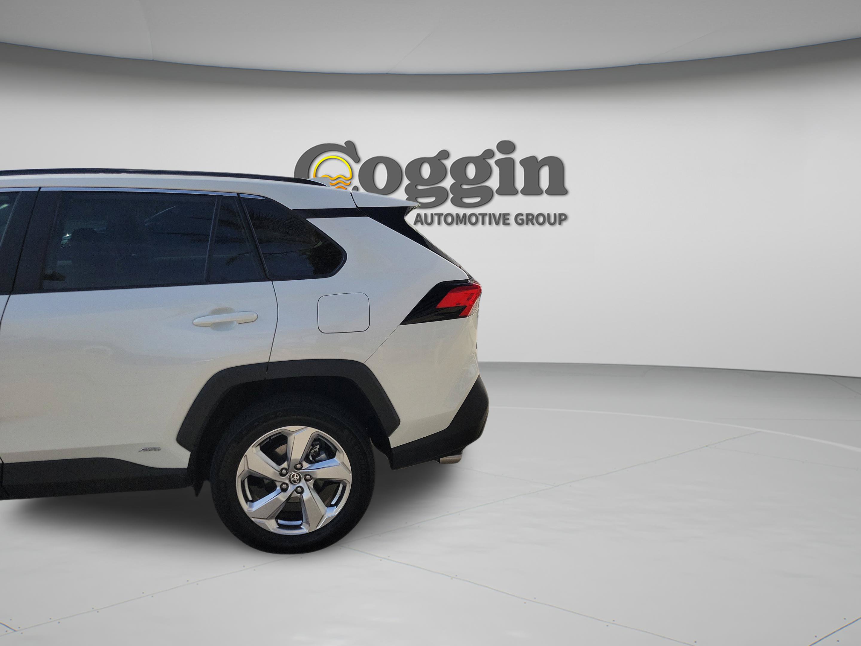 Certified 2021 Toyota RAV4 XLE Premium AWD/4WD image 30