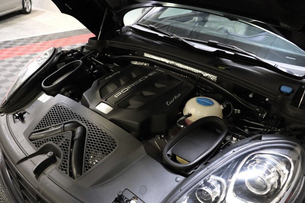 Used 2018 Porsche Macan Turbo AWD/4WD image 87